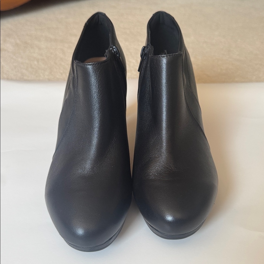 New Clark’s Women’s Ambyr Black Dress Booties W8